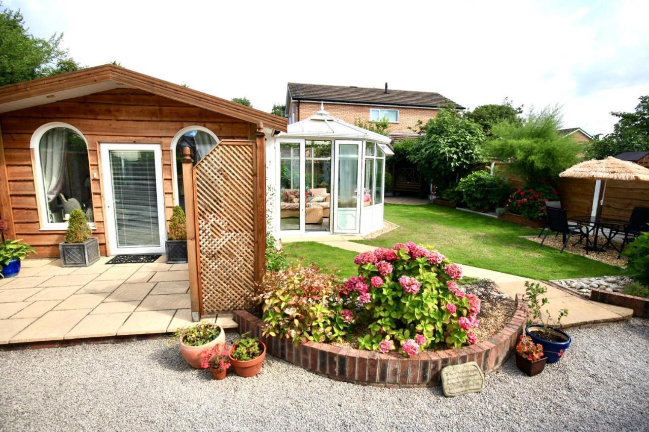 Bed and Breakfast Formby Pinewood Studio Exterior foto